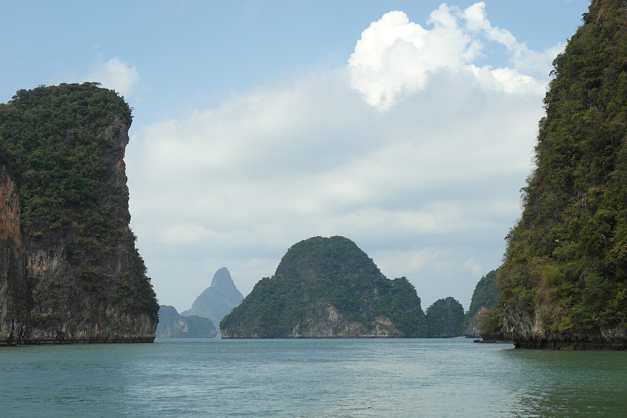 เกาะห้อง & เกาะไข่ — ลากูนมรกตและเล่นน้ำตื้น