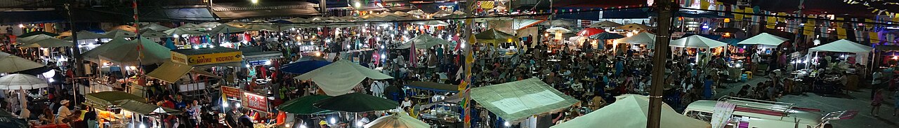 ตลาดเดินทางคืน & ถนนคนเดินกระบี่ — ของฝาก สตรีทฟู้ด