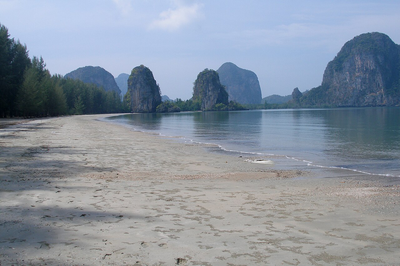 Best Time to Visit Krabi — Seasons, Weather & Crowds