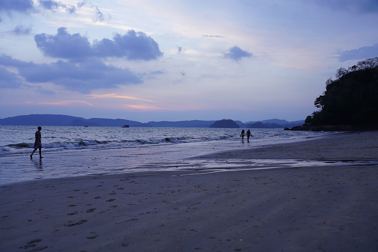 หาดอ่าวนาง — สถานที่ท่องเที่ยวสาธารณะ
