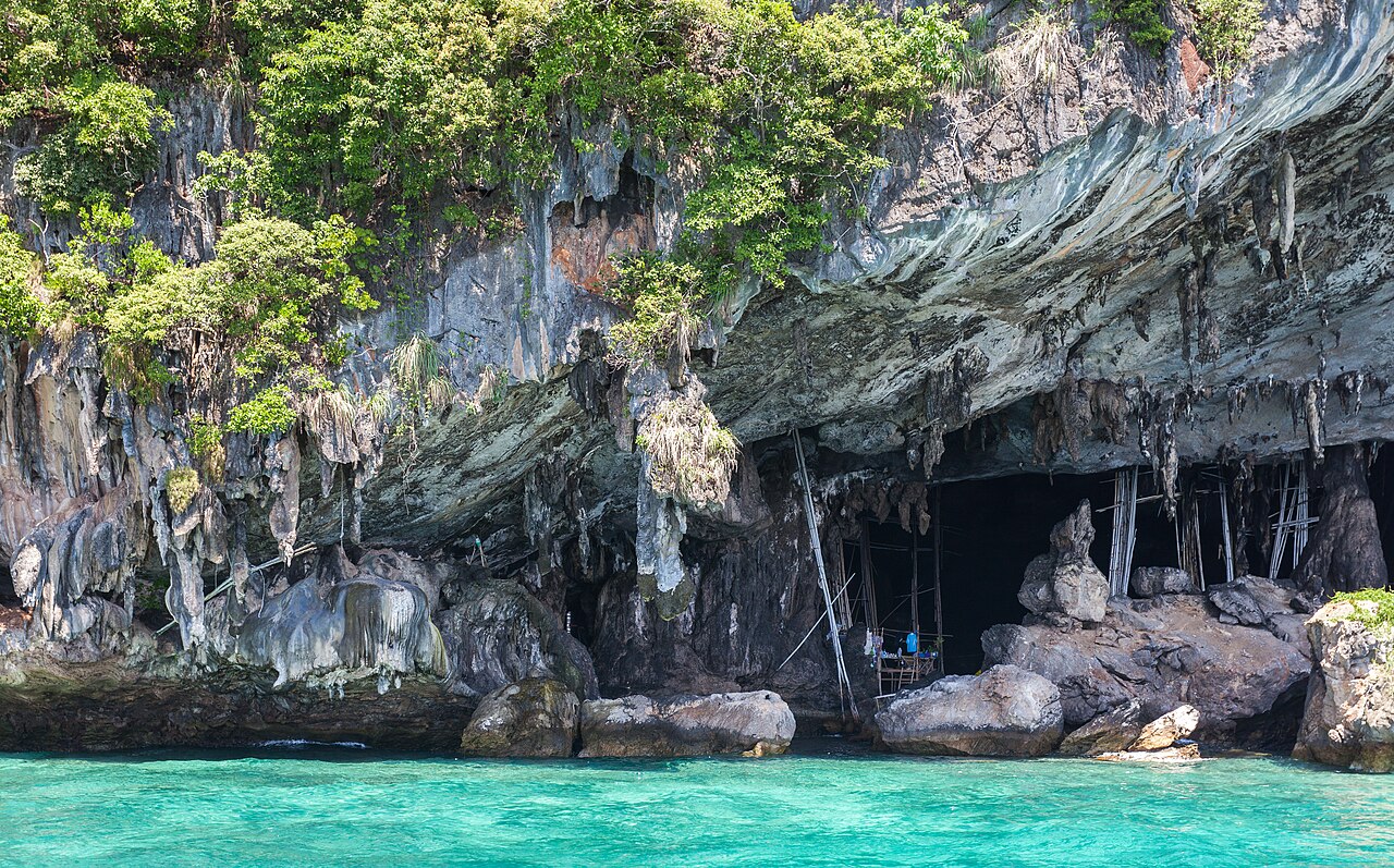 ถ้ำไวกิ้ง (เกาะพีพี) — สถานที่ท่องเที่ยวสาธารณะ