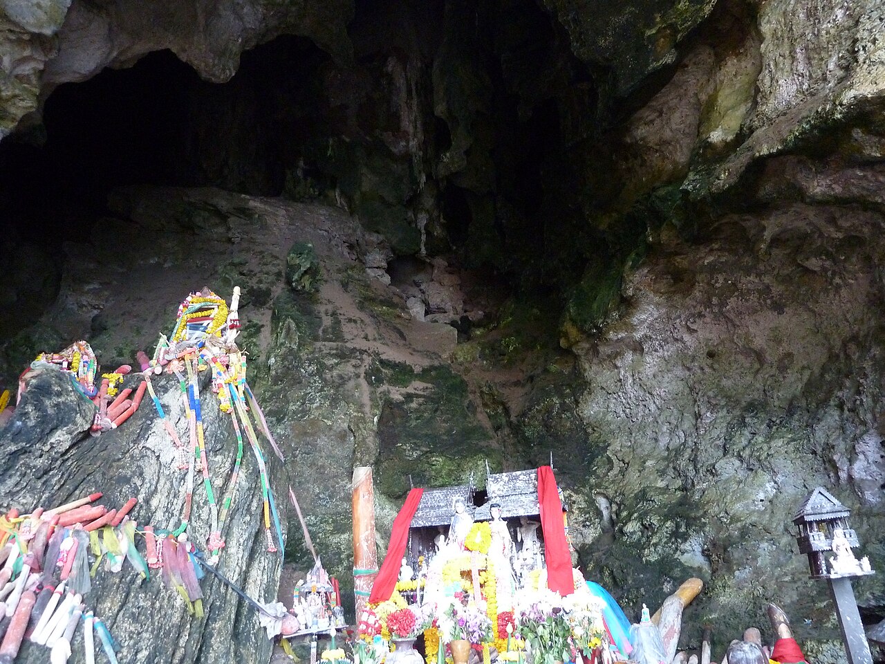 ถ้ำพระนาง ไร่เลย์ — สถานที่ท่องเที่ยวสาธารณะ