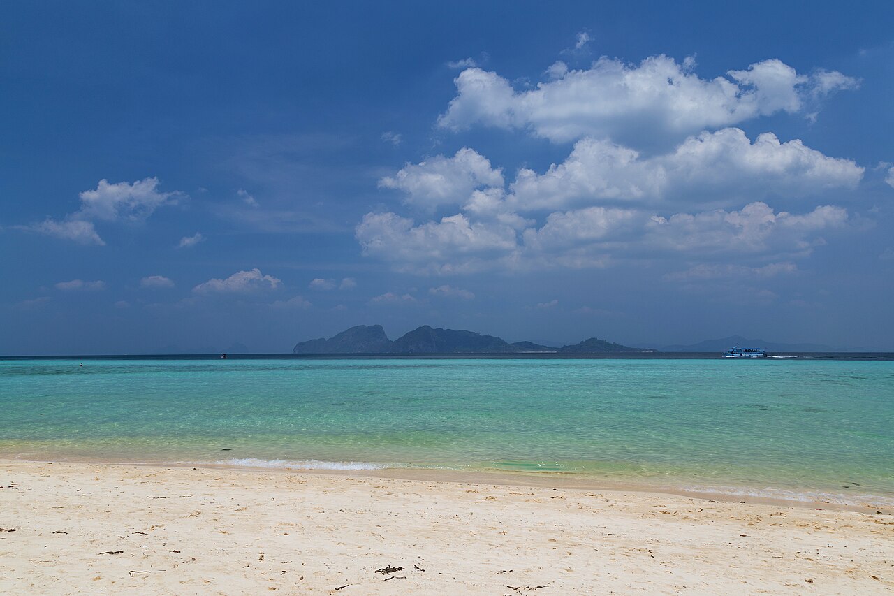 เกาะกระดาน — สถานที่ท่องเที่ยวสาธารณะ