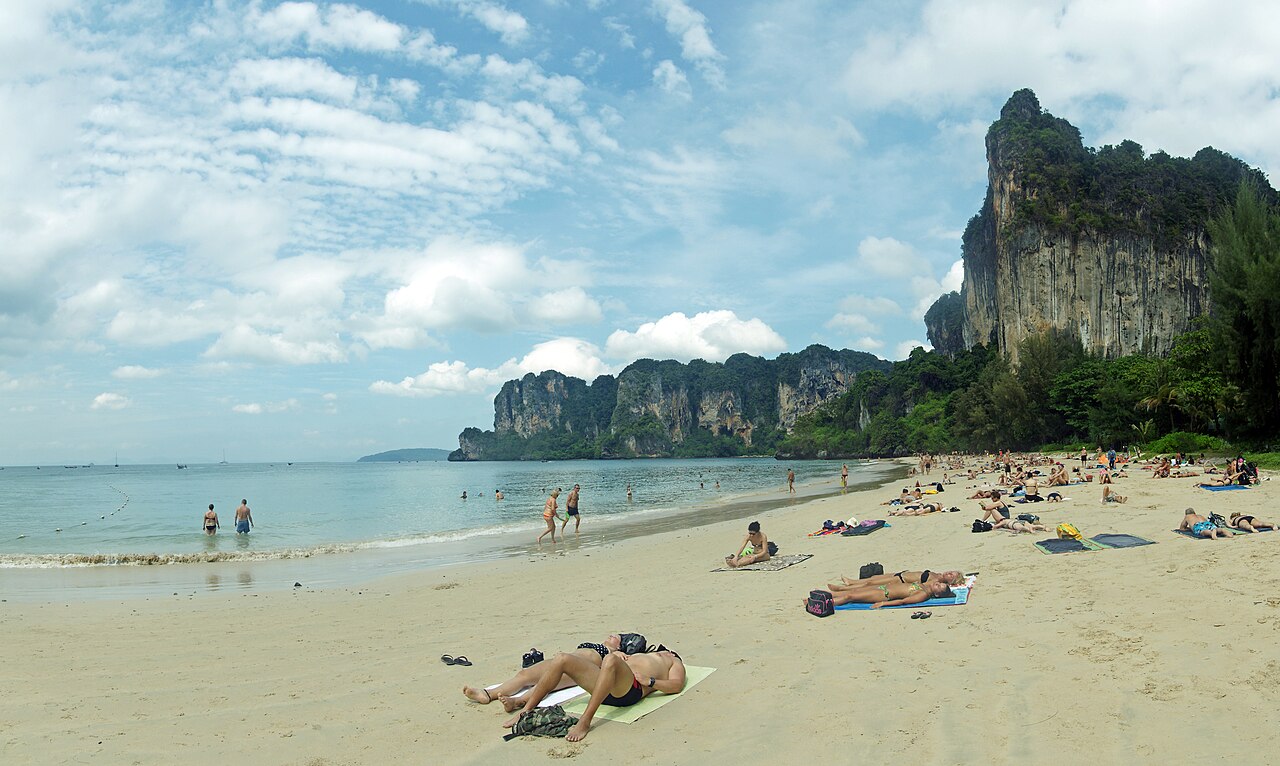 หาดไร่เลย์ตะวันตก — สถานที่ท่องเที่ยวสาธารณะ