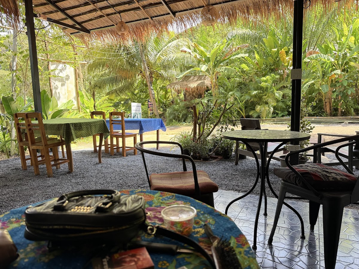 Tee restaurant in the jungle and bungalow