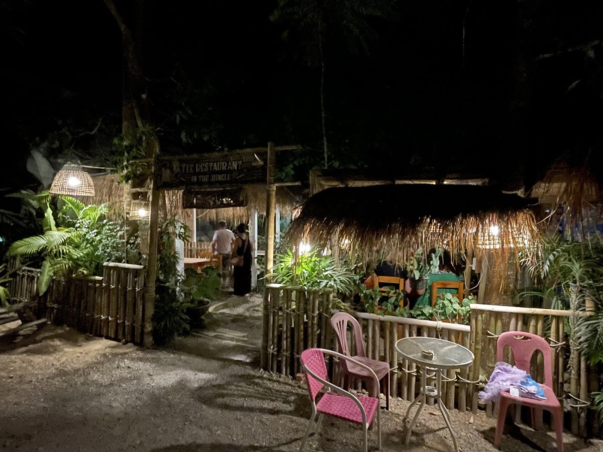 Tee restaurant in the jungle and bungalow
