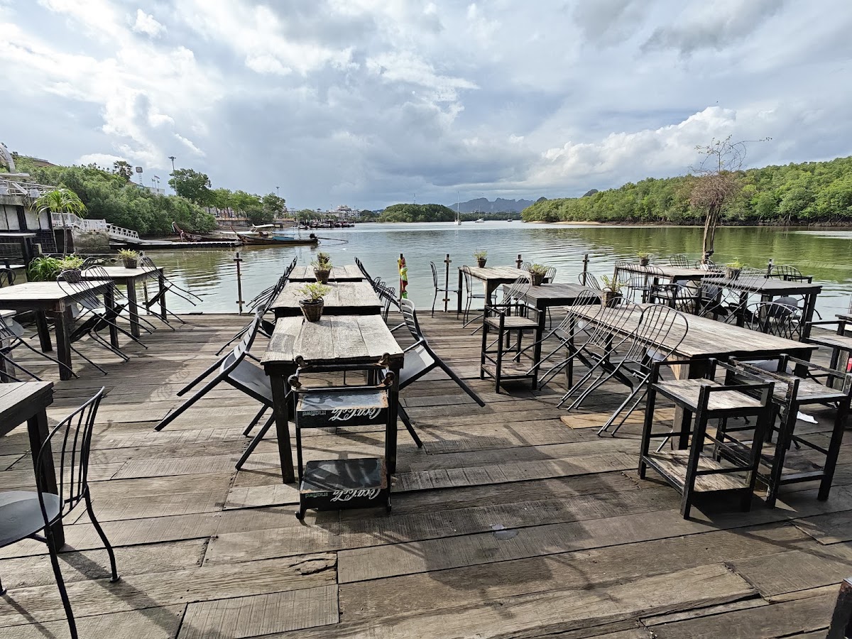 The River Restaurant & Bar