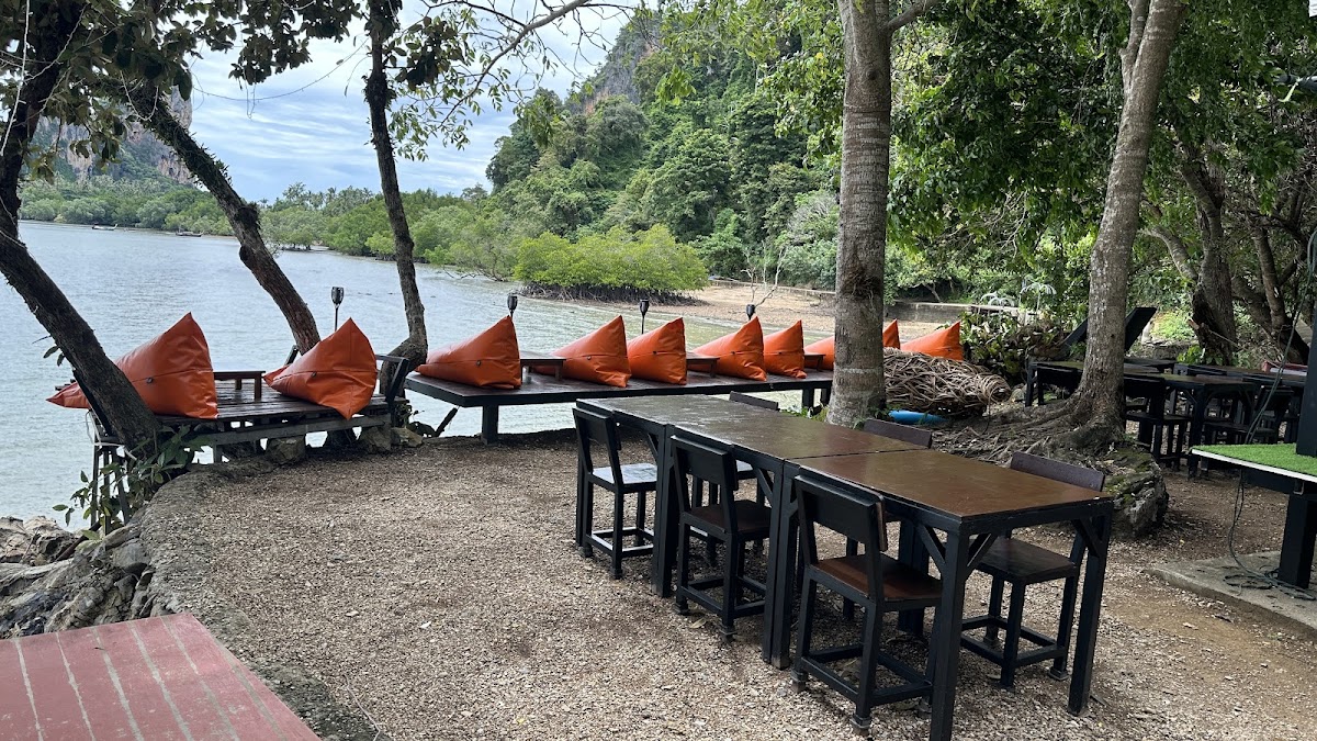 Tew Lay Bar