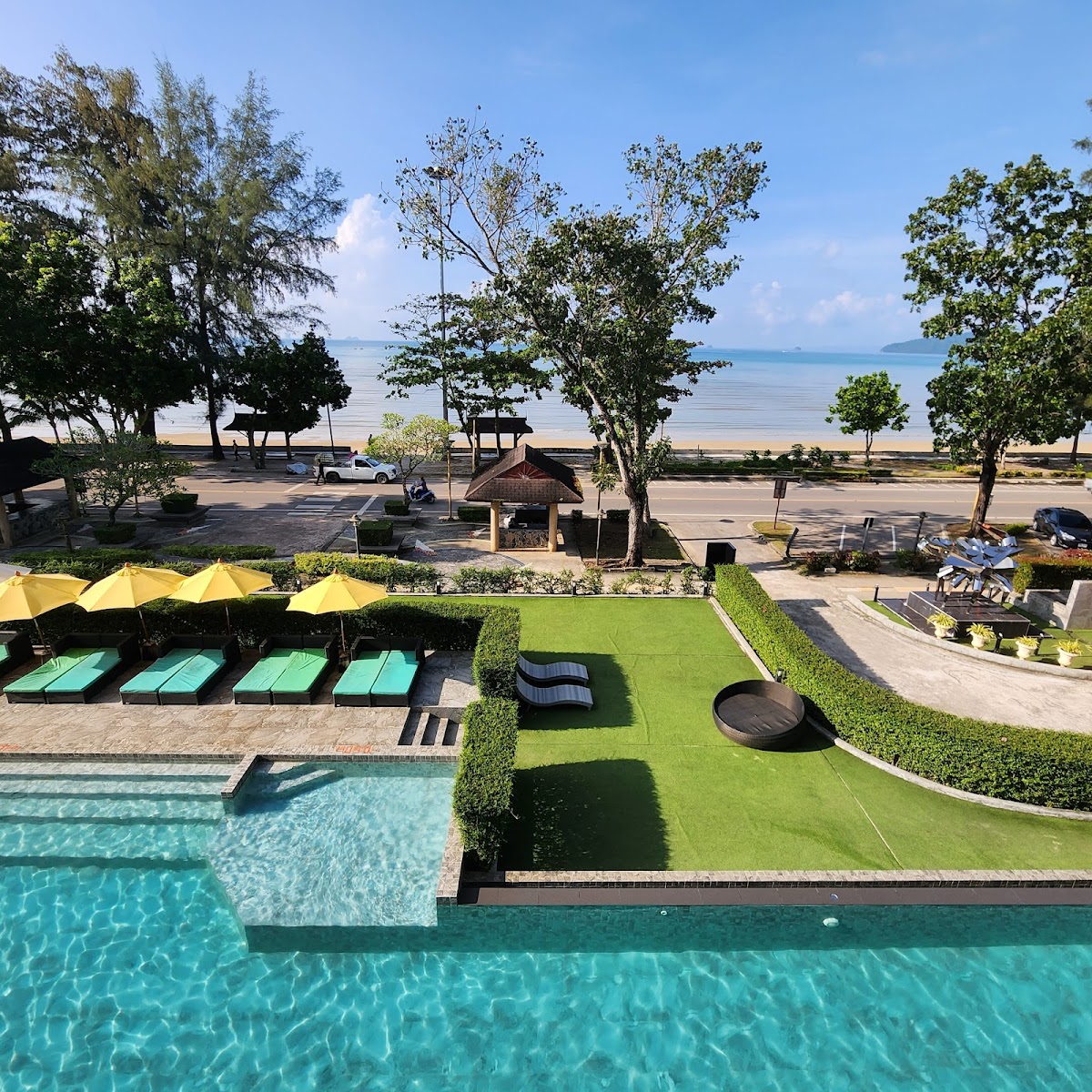 Maneetel Krabi Beachfront