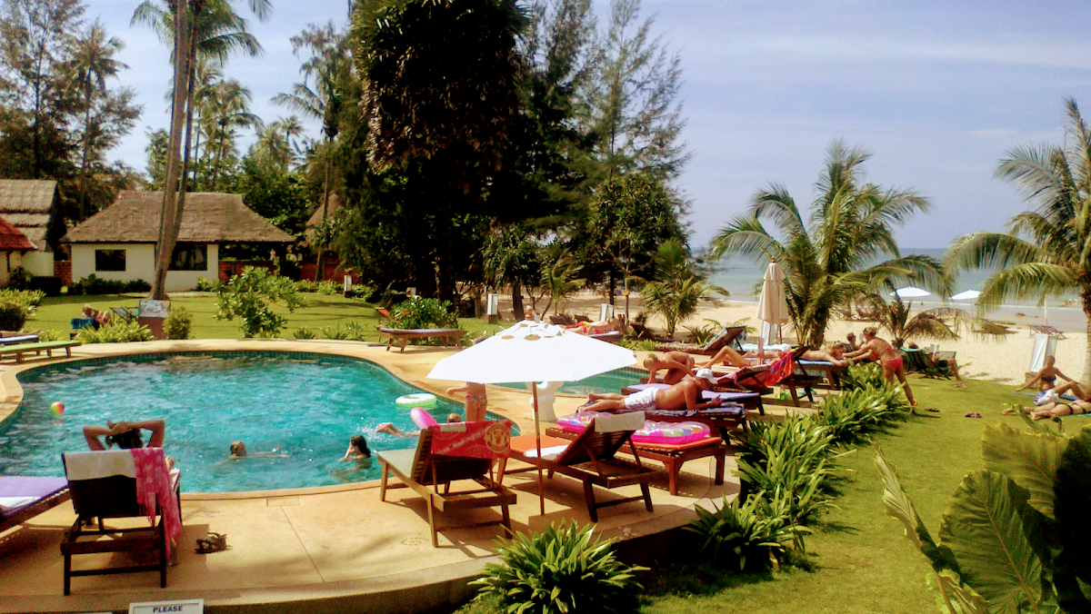 Good Days Lanta Beach Resort