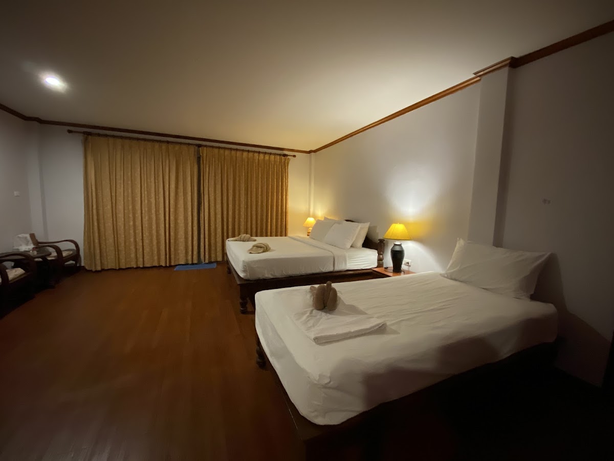 Good Days Lanta Beach Resort