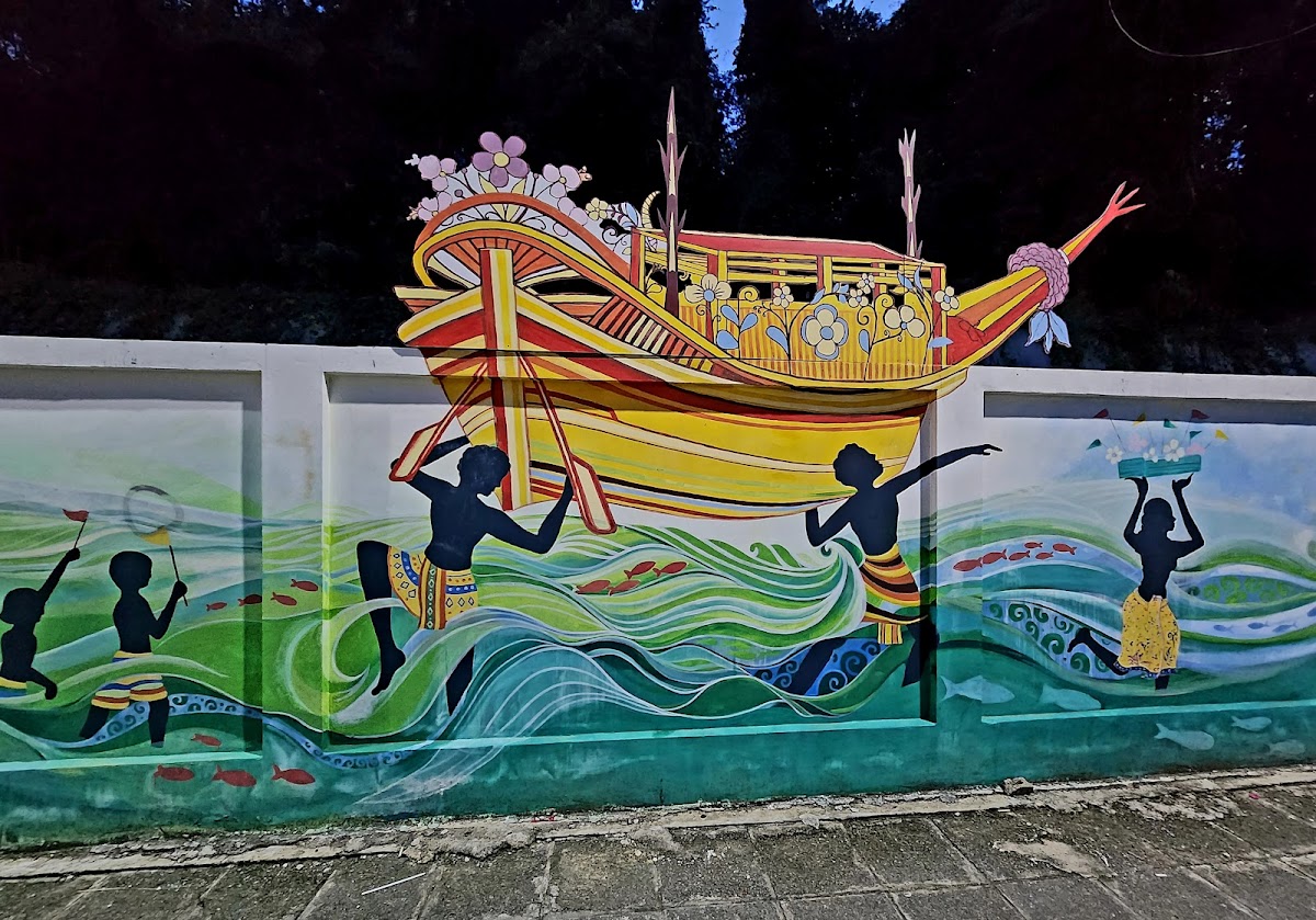 Krabi Street Art : The wall of Kaew Korawaram Temple