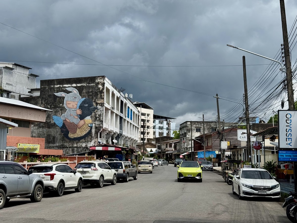 Krabi Street Art : Mardi and Gurney' Pitta