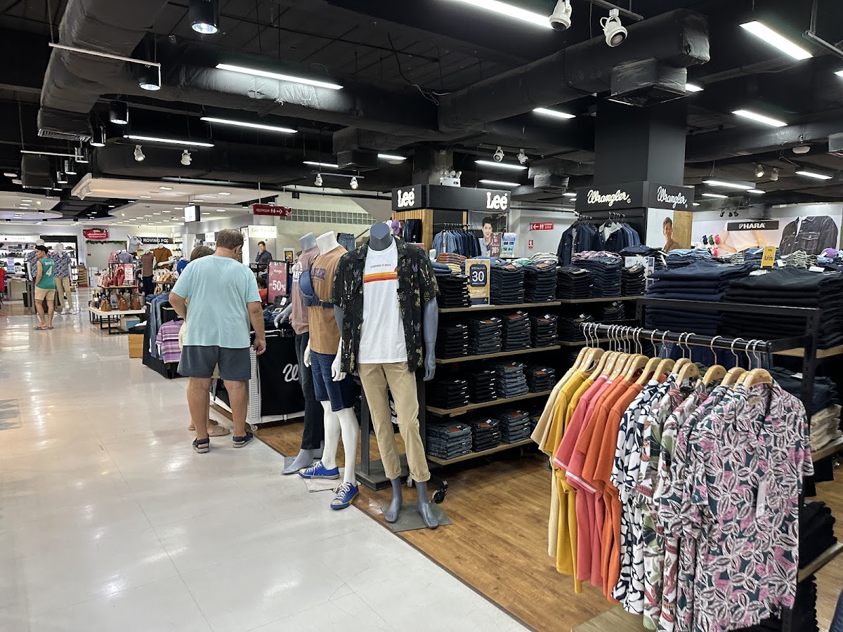 Vogue Shopping Center