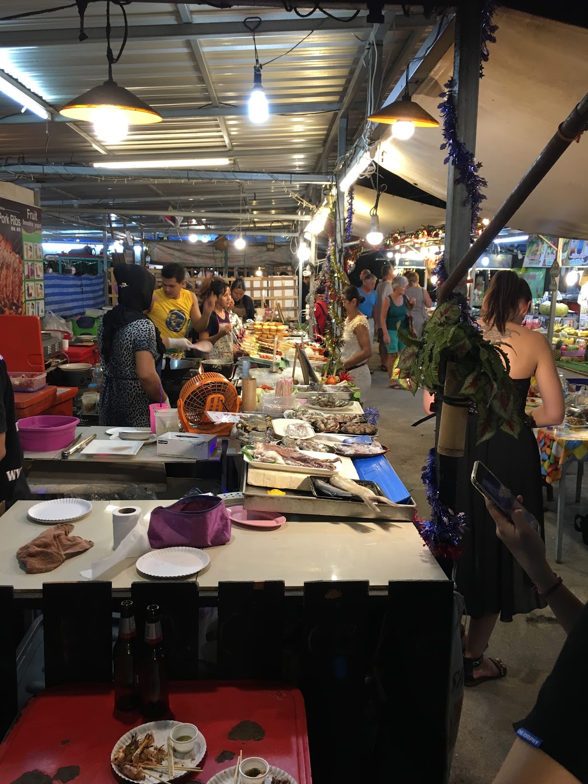 Ao-nang beach walk market