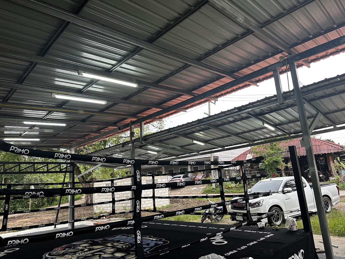 Saenrak Muay Thai
